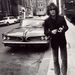 Syd Barrett, a Pink Floyd egyik alapító tagja, a soha el nem ismert gitárvirtuóz 2006-ben hunyt el. Hamar elhagyta a zenekart és saját törvényei szerint élt tovább. A Shine on You Crazy Diamond c. dalt róla és neki írta az akkor már világhírű zenekar. Évekkel később. Na de, mi ez az autó?