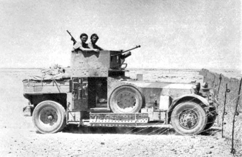 Sivatagi Patkányok a különlegesen felszerelt Willys Jeepjeikben