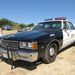 Rendőrségi Chevrolet Caprice. Figyeljük meg alükhárítóra szerelt különleges rendőrségi kiegészítőt, a pushbart. Ezek segítségével tudnak letolni útakadályokat, elromlott autókat 