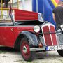 DKW F8 1939-ből. Hihetetlen, de egy ekkora és ilyen elegáns autót egy kéthengeres, kétütemű motor hajtott (a Trabant motorjának őse)