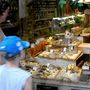 Sajtbolt St. Rémy-de-la-Provence-ban, ahol megkezdtük a sajtos ebédeket