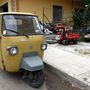 Mini-földmunkagépek Capri Leonéban. És persze az elmaradhatatlan Ape