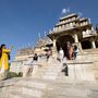 Jain-templom Ranakpurban, az alapterülete 60x62 méter, tehát elég nagy. 1437-re lett kész