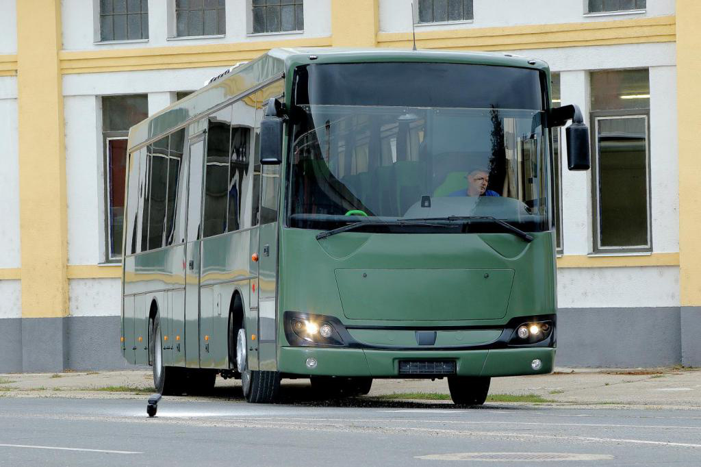 A német hadsereg nem keres felesleges funkciókat a buszainak. Hagyományos távolsági buszokat használnak. Legutóbb Csehországban gyártott Iveco Crosswayeket ásároltak (fotó: bus-build.de) 
