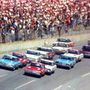 Így nézett ki akkoriban a Nascar, ezt itt konkrétan a '64-es Daytona 500-on lőtték