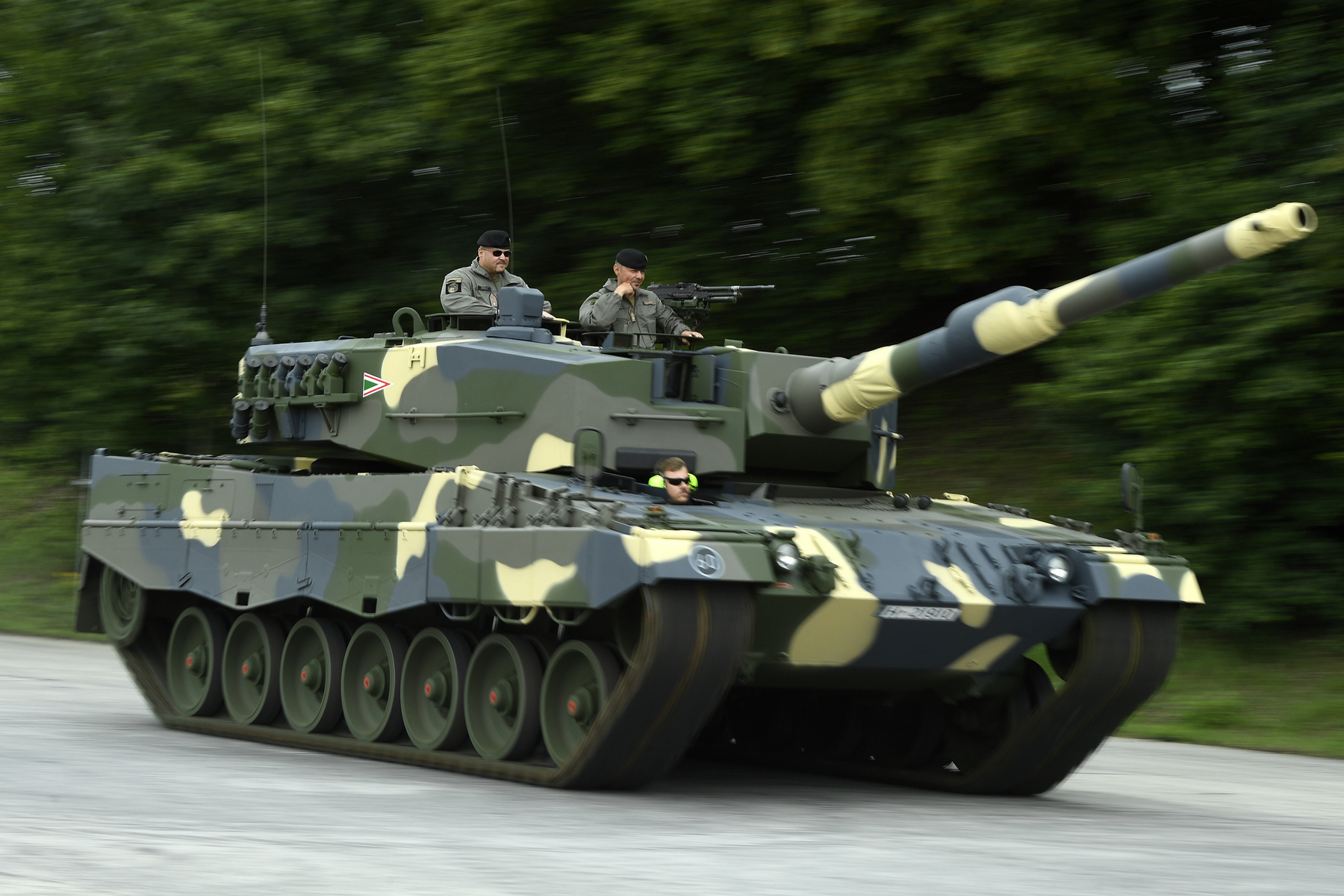 A 44 darab új A7+ 2025-ben érkezik majd. Addig még rendszerben maradnak az ősöreg T-72-esek is