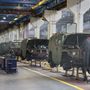 A GAZ gyár Tigr M gyártósora. Ezeknek a katonai járműveknek a motortere tele, eredetileg van Bosch alkatrészekkel, ezért jelenleg nem is gyártják őket, pedig a nagy veszteségek miatt ezek is kellenének a frontra