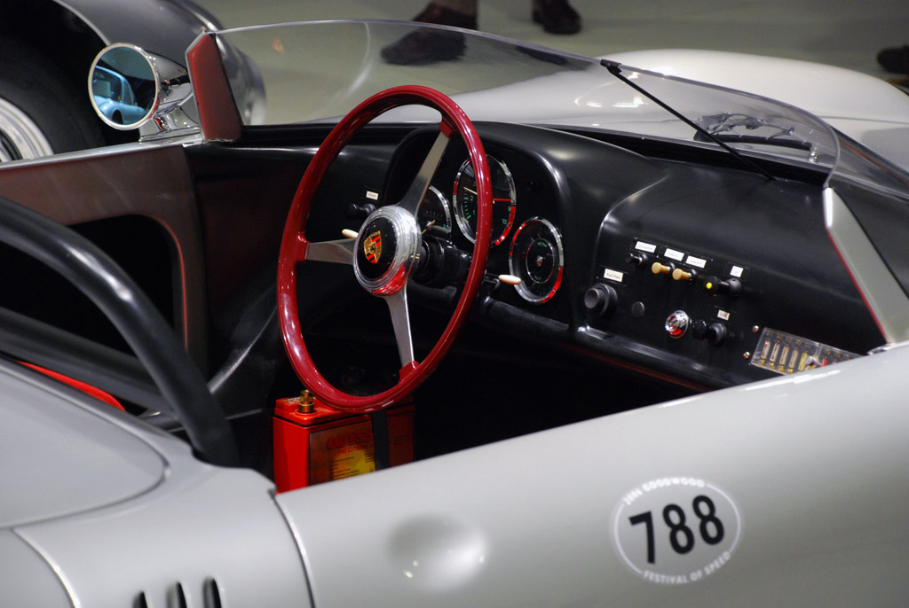 A csúcs-356-os, a hengersoronként két vezértengelyes, két ikerkarbis Carrera 175 lóerővel