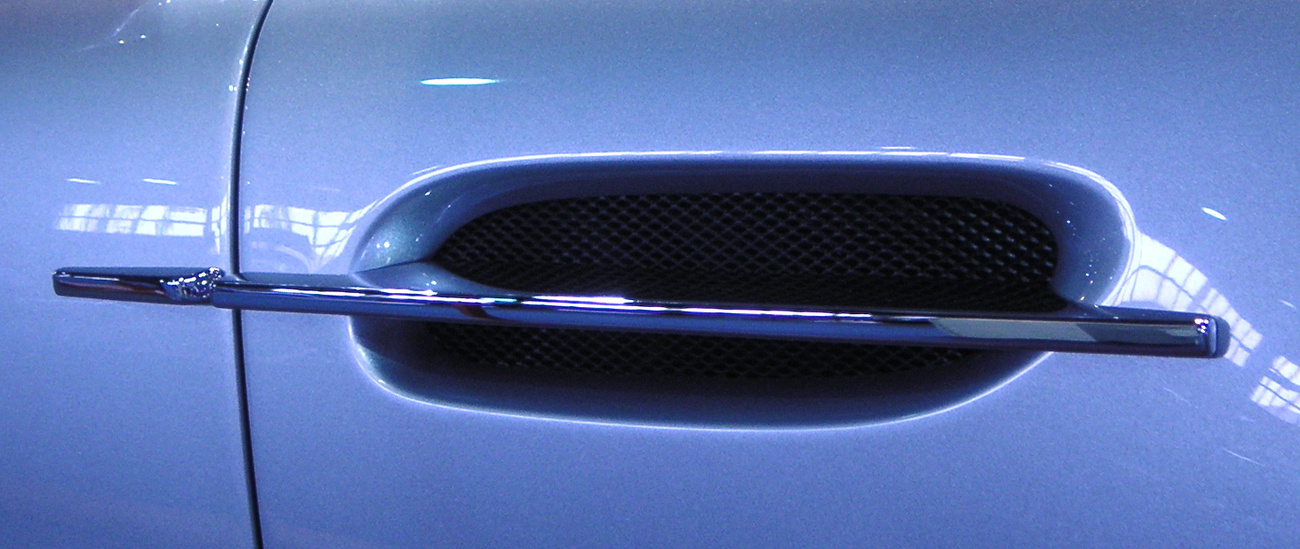 Finoman álcázott sugárhajtómű (Pagani Zonda F Roadster)