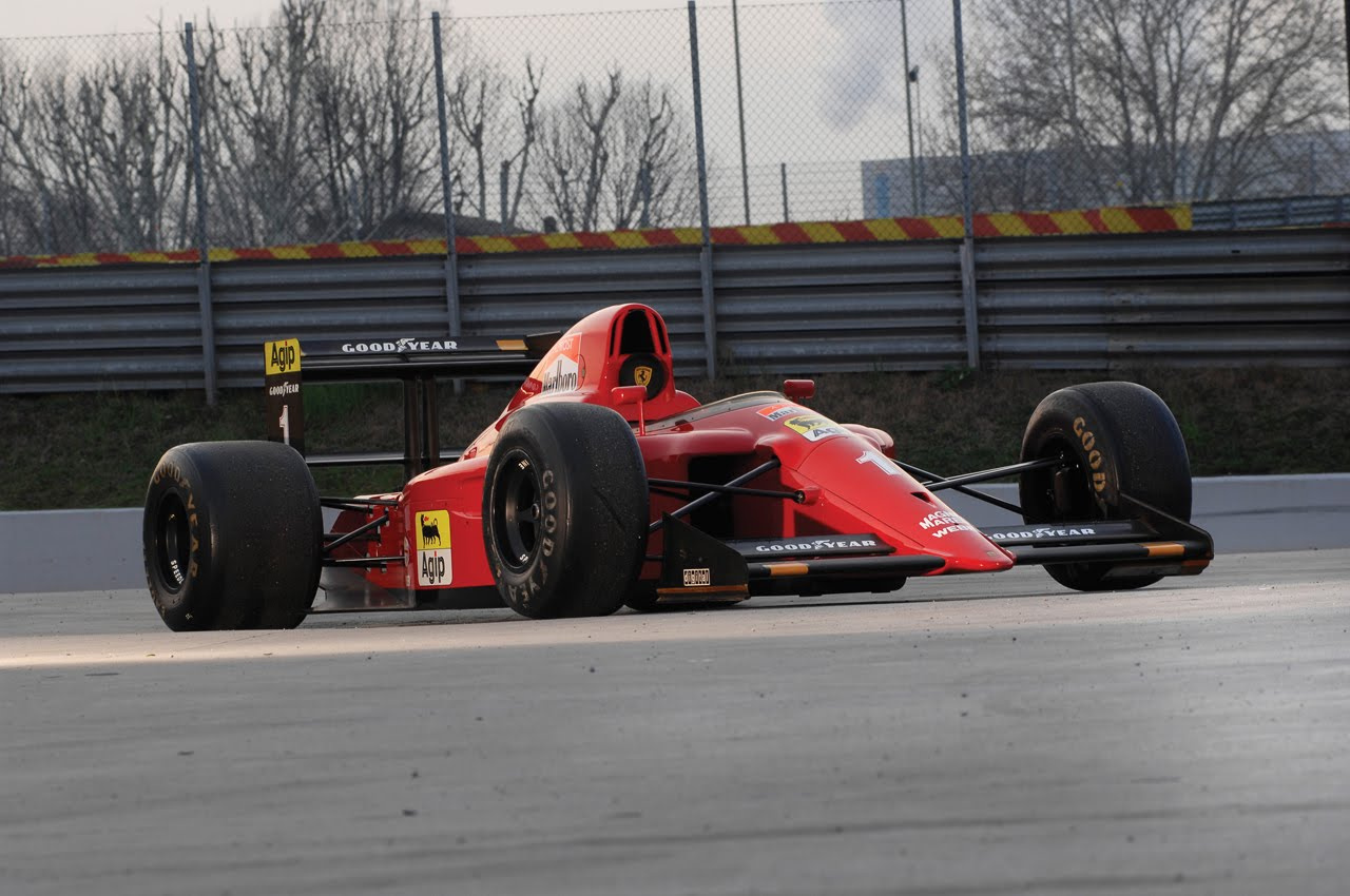 Jarno Trulli (elöl) háromszor, Ralf Schumacher kétszer állhatott fel a dobogóra 2005-ben, emellett egy-egy pole pozíciót is begyűjtöttek a TF105-tel
