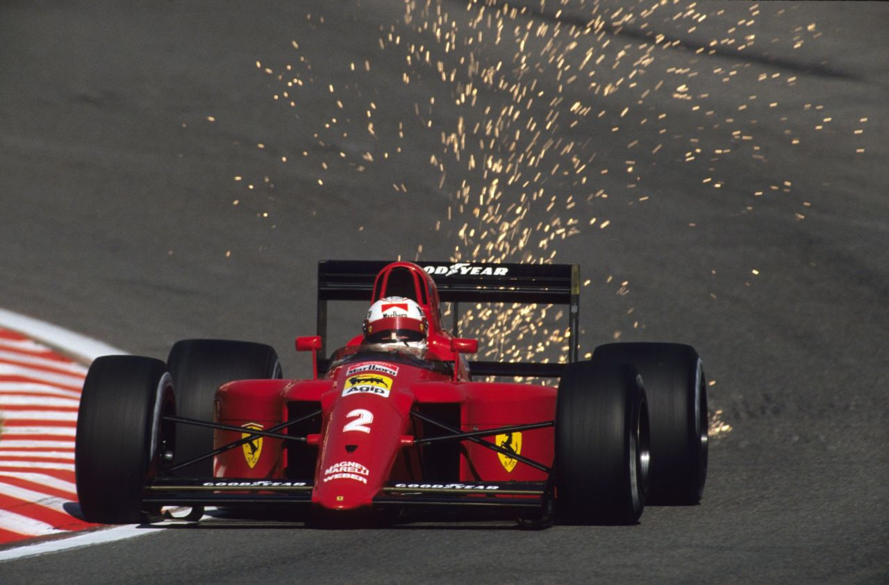Jarno Trulli (elöl) háromszor, Ralf Schumacher kétszer állhatott fel a dobogóra 2005-ben, emellett egy-egy pole pozíciót is begyűjtöttek a TF105-tel
