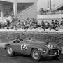 Luigi Chinetti Ferrari 166 MM versenyautójában az 1949-es Le Mans-i 24 óráson