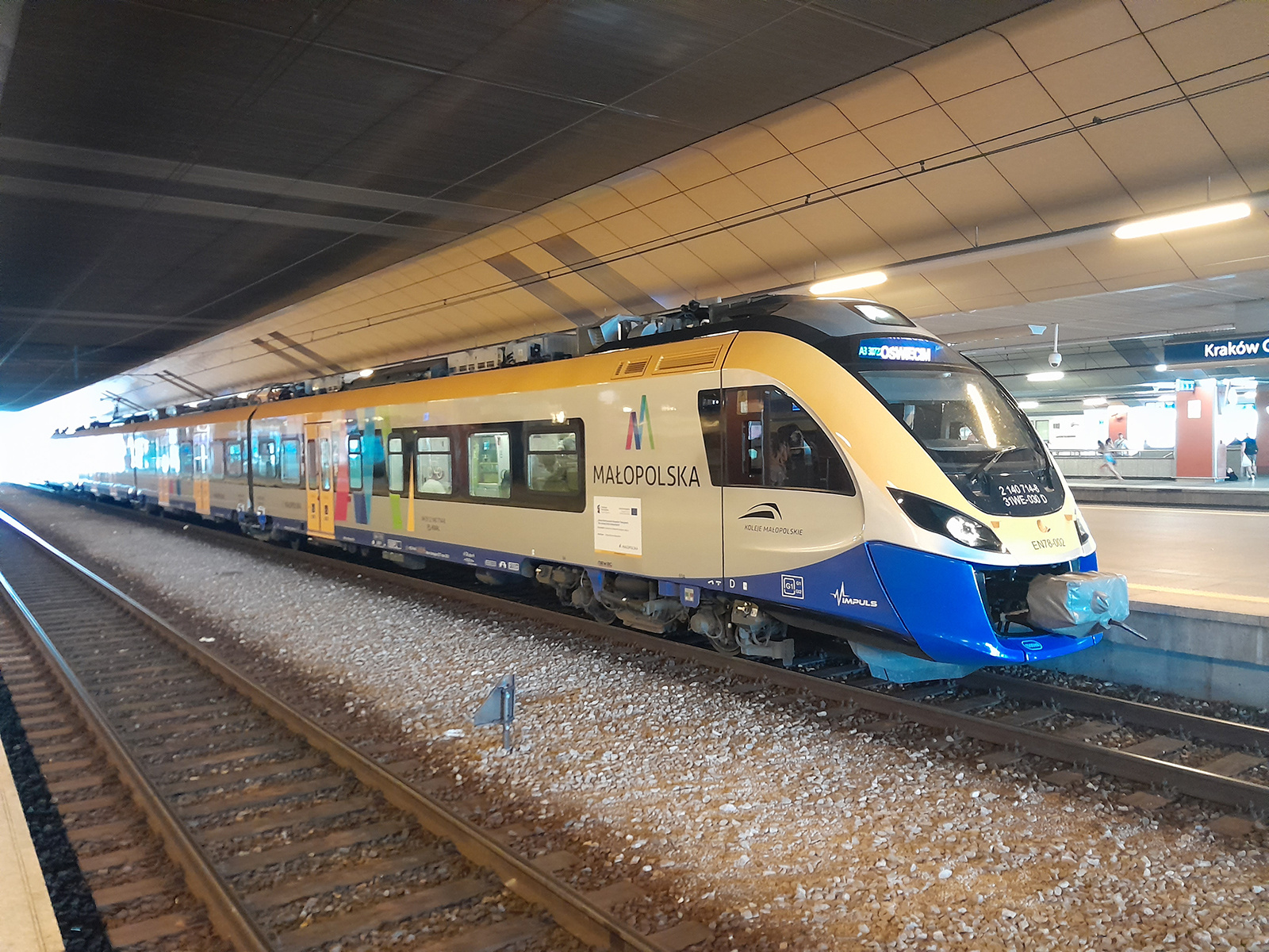 Ha elkészülnek az új nagysebességű vasúti szakaszok, akkor a PKP Intercity már nem a nyugati gyártóktól kívánja megvásárolni a nagysebességű motorvonatait, hanem a hazai iparra támaszkodva szerezné be az új járműveket. A PESA Concept 250 lesz vajon a PKP új nagysebességű vonata? 