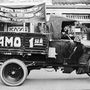Egy GAZ-gyár előtti időkben készült AMO-teherautó. Még nagyon nem hasonlít a fejünkben élő ZIL-re