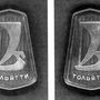 Az elrontott és a végleges Toljatti-feliratos, korai 2101-embléma
