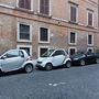 Kérem, erősítsen meg egy helyi olvasó, hogy tényleg Róma a Smart fővárosa. Beszédes, hogy az új #1 nevű, Geelyvel közös modelljük már egy 1800 kilós mini-SUV