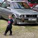 Mint ahogy az is örülhet, akinek A-rendszámos E30 coupéja van, motortól függetlenül. Láthatóan a legfiatalabbak is értékelik a klasszikus BMW stílusjegyeket.