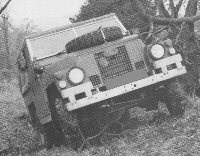 Parasztnak, tanyára. A már majdnem szériaérett Land Rovernek se ereje, se kényelme nem volt. Kibővített, közútra is alkalmas traktornak szánták