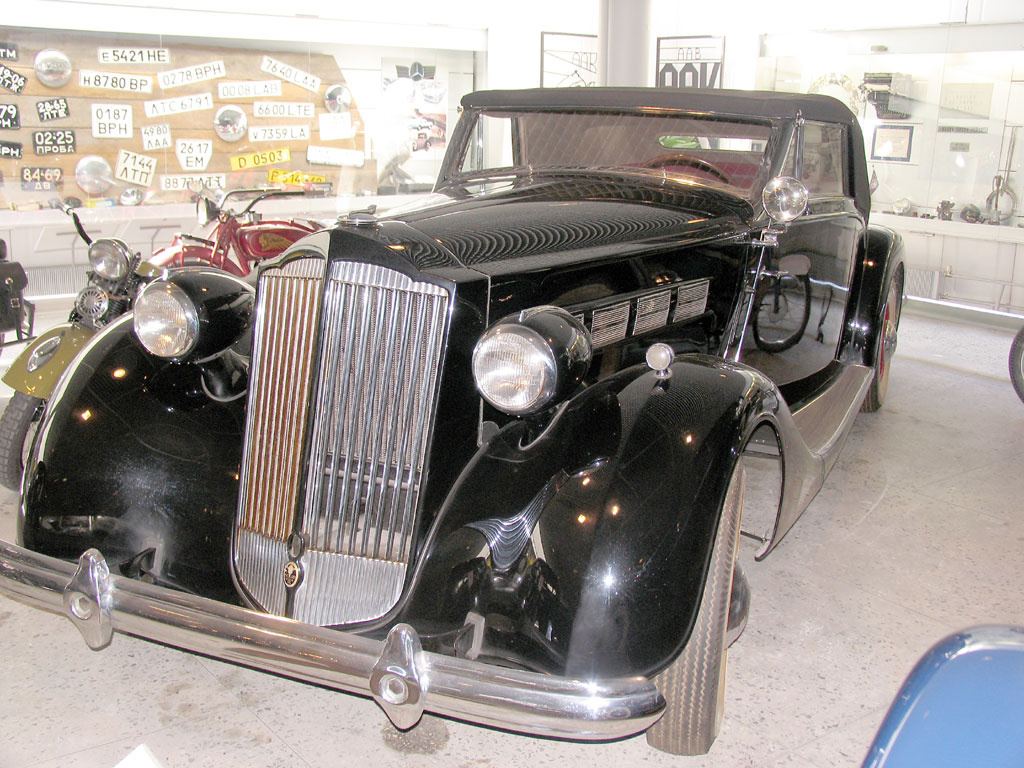 Franay karosszériás Packard Super Eight Convertible. A második világháború előtt II. Károly román királyé volt