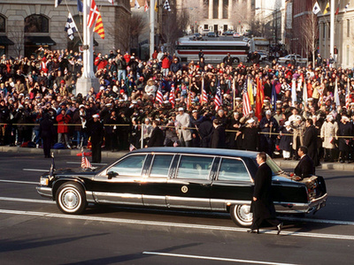 Biden a 46. elnök, a 46 rendszámú Stagecoach-ban elnöksége első napján