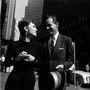 Audrey Hepburn William Holden oldalán és háttérben a Nash