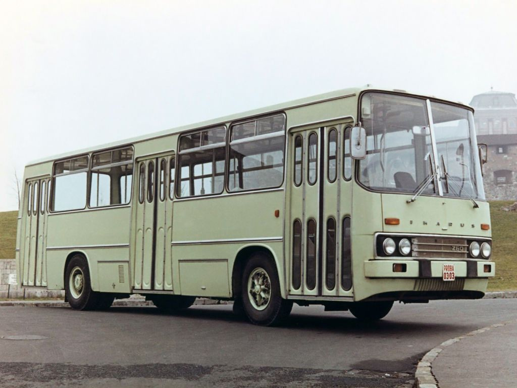 Az Ikarus 260-as kifejlesztésénél a mérnököknek kompromisszumokat kellett kötniük, ezért a városi busznak magasabb padlója lett a korábban tervezettnél