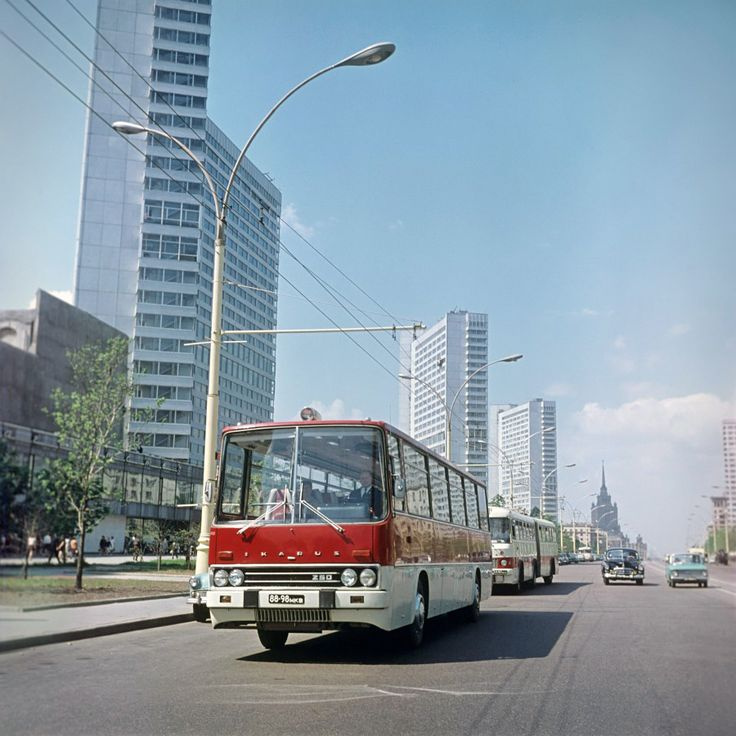 Az Ikarus 260-as kifejlesztésénél a mérnököknek kompromisszumokat kellett kötniük, ezért a városi busznak magasabb padlója lett a korábban tervezettnél