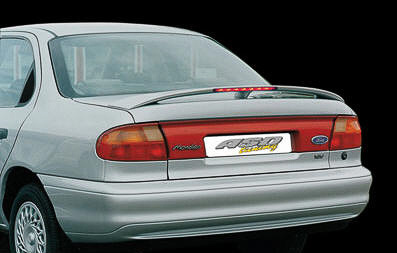Aston Martin Virage fényszórók, itt még eredeti helyükön, az Audi 200-on