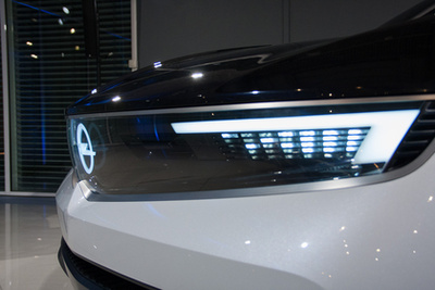 Az IntelliLux LED lámpa különböző üzemmódjai az Opel Astrán