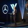 A Mercedes a legegyszerűbb utat választotta, megvásárolta a YASA céget. A képen az utóbbi igazgatója, Chris Harris az esemény bejelentésekor