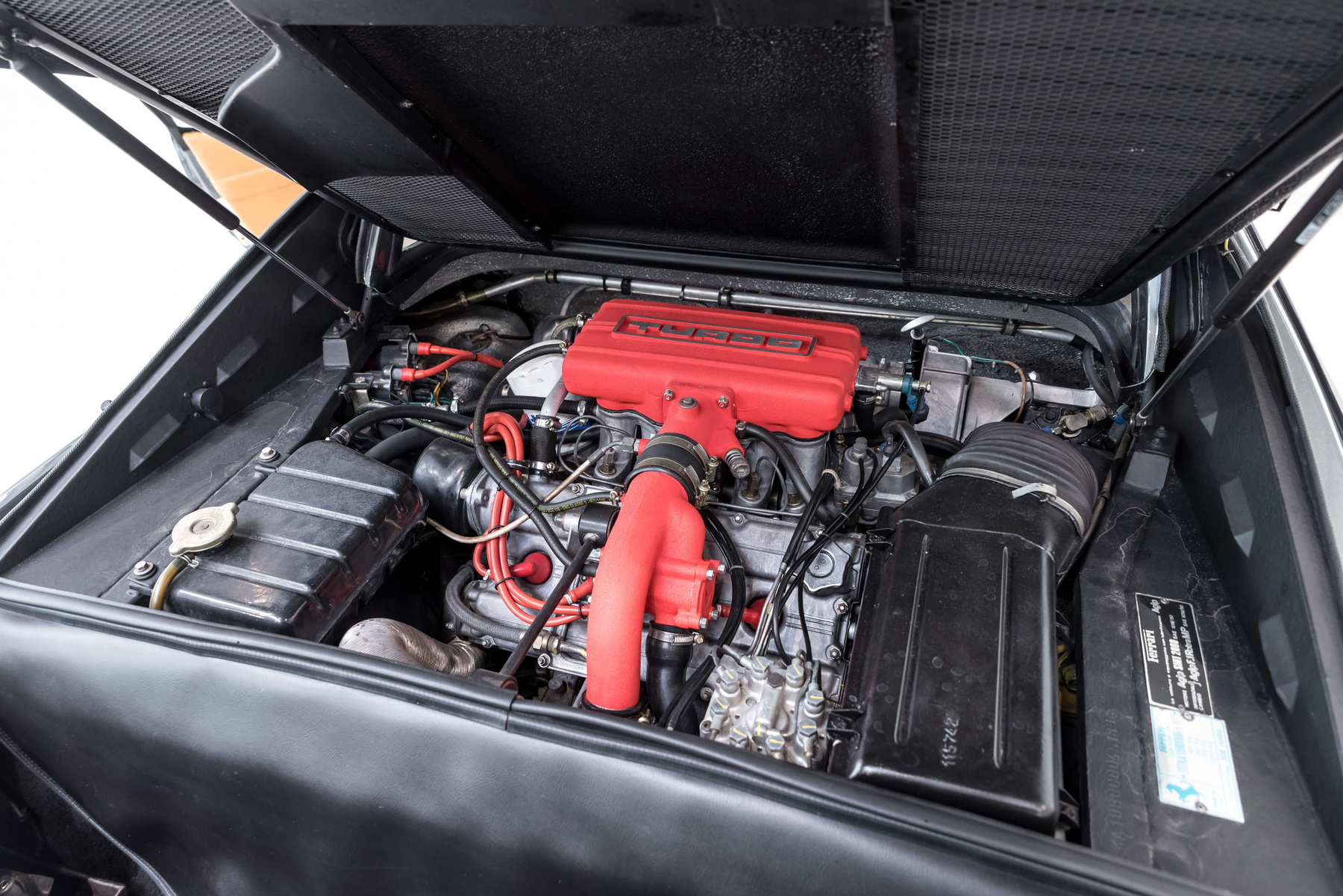 Az F360 Modena motorja, váltója, futóműve és teljes karosszériája is alumíniumból készült 