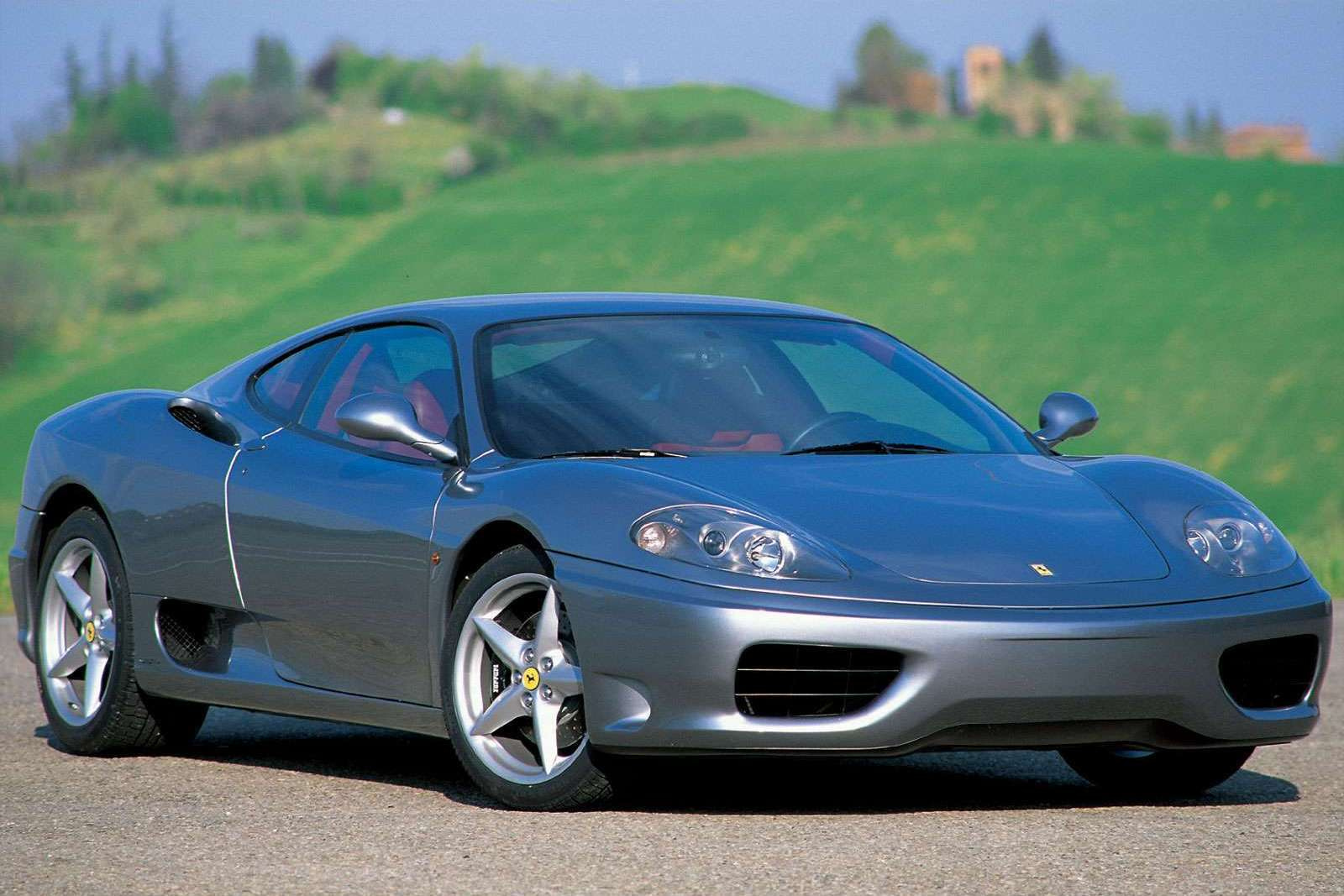 Az F360 Modena motorja, váltója, futóműve és teljes karosszériája is alumíniumból készült 