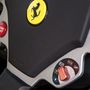 Igazi Ferrari sajátosság a kormányra szerelt üzemmód kapcsoló, a Manettino