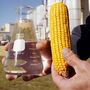 Legtöbbször kukoricából készül az etanol, de más cukor- és cellulóztartalmú anyag is felhasználható
