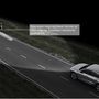 Olyan megoldás is létezik (Audi A8), amely külön fényforrással világítja meg az úton, vagy az út közelében észlelt veszélyforrást
