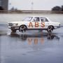Az 1978-as Mercedes-Benz S-osztály az ABS úttörőjeként vált ismertté