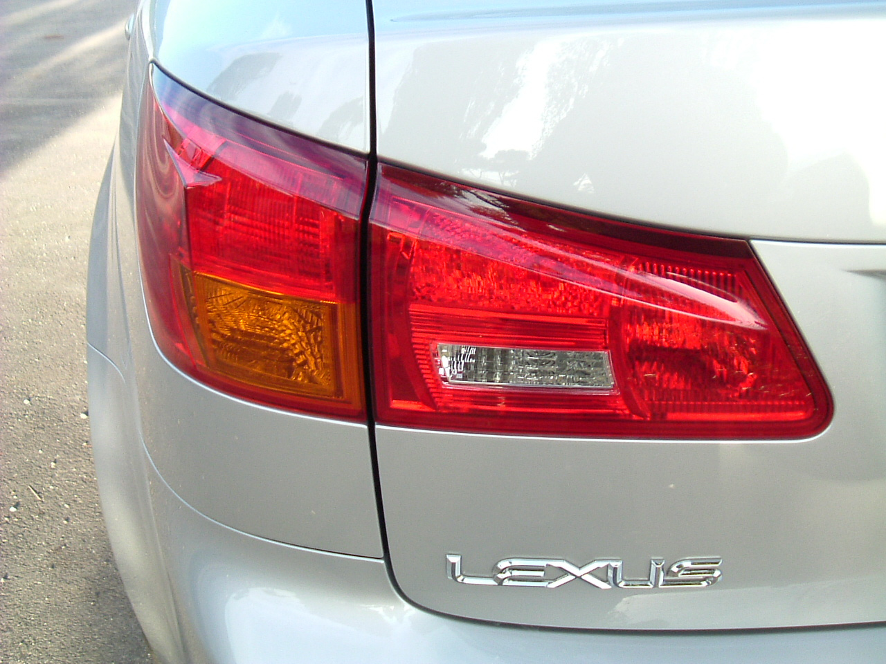 Hyundai Sonata GLS és a Lexsus IS