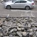Lexus IS a bontás alatt álló Wallis-épület udvarán