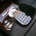 A fedélzeti telefon számlapja alatt a Mercedes féle iDrive rendszer, a Comand egere