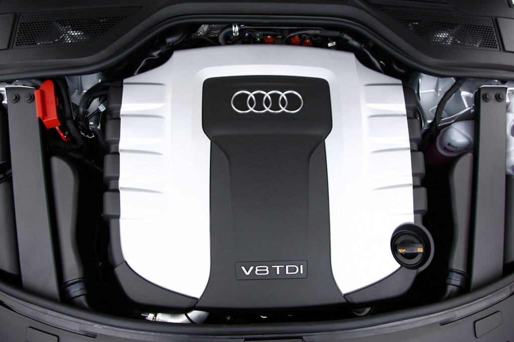Az Audinál mostanában nem divat a turbó: a 4,2-es V8 FSI 372 lóerős