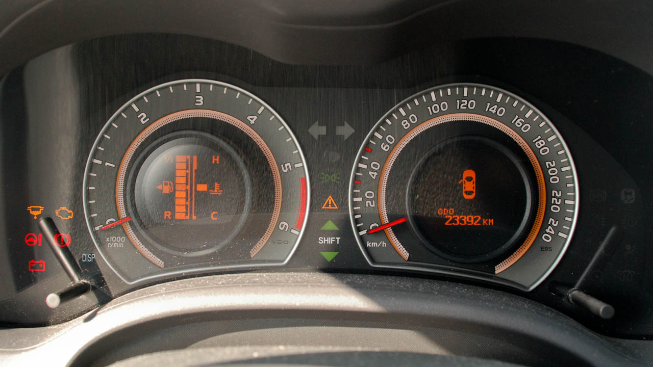 Minden manuális váltós Corollában hat fokozat van. Autópályán maximum ötödikig kell visszakapcsolni az előzéshez