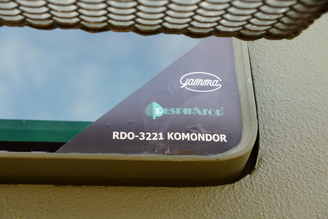 A Komondort a Respirátor Zrt. és a Gamma Zrt. fejlesztették. A két cég főleg vegyi védelemben, mentesítésben utazik. És mostantól Komondorban
