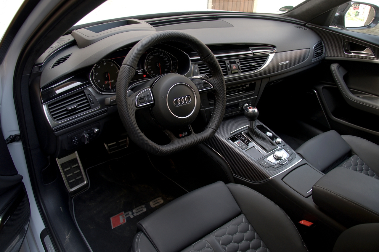 Az utóbbi években sokat tett az Audi azért, hogy a fékei jobban bírják a nyúzást. Érezni is, nehezen fáradnak el