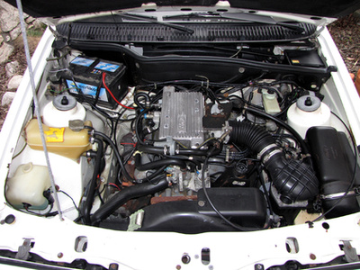 A 2 literes DOHC motor az egyik legjobb választás. Városban el van 8,5 literrel, 120 lóerő pedig sok mindenre elég egy ekkora kocsiban