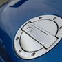 Az egyik legszebb stíluselem, amit már a Fiat Spydernél és az Alfa GTV-nél is imádtunk: a kerek, fém tankbetöltő.