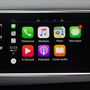 A fedélzeti rendszer az Apple CarPlay vagy Android Auto segítségével tud telefont kezelni