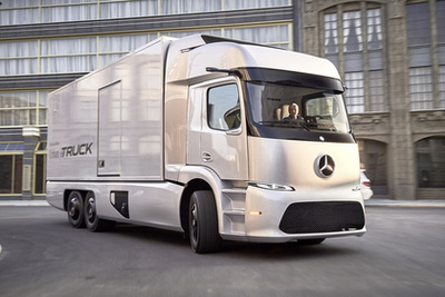 A Mercedes folyamatosan fejleszti eTruck típuscsaládját, a magyar prototípusra még várnunk kell