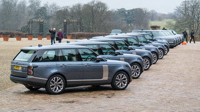 Egy képen a Range Rover és a Sport, talán már látszik az eltérés