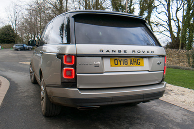 Egy képen a Range Rover és a Sport, talán már látszik az eltérés