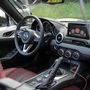 A Mazda modern autó Apple CarPlay-el meg holttérfigyelővel, ugyanakkor kellően analóg is